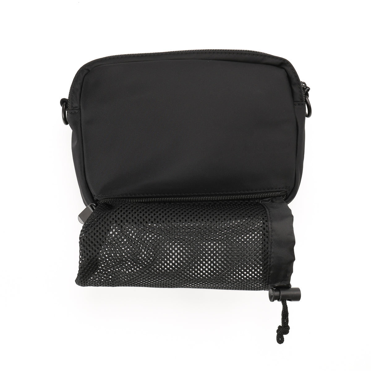 Detail van de crossbodytas van Soof’s Pet Supplies met een praktische opbergruimte voor een waterfles, ideaal om water mee te nemen tijdens wandelingen met je hond.