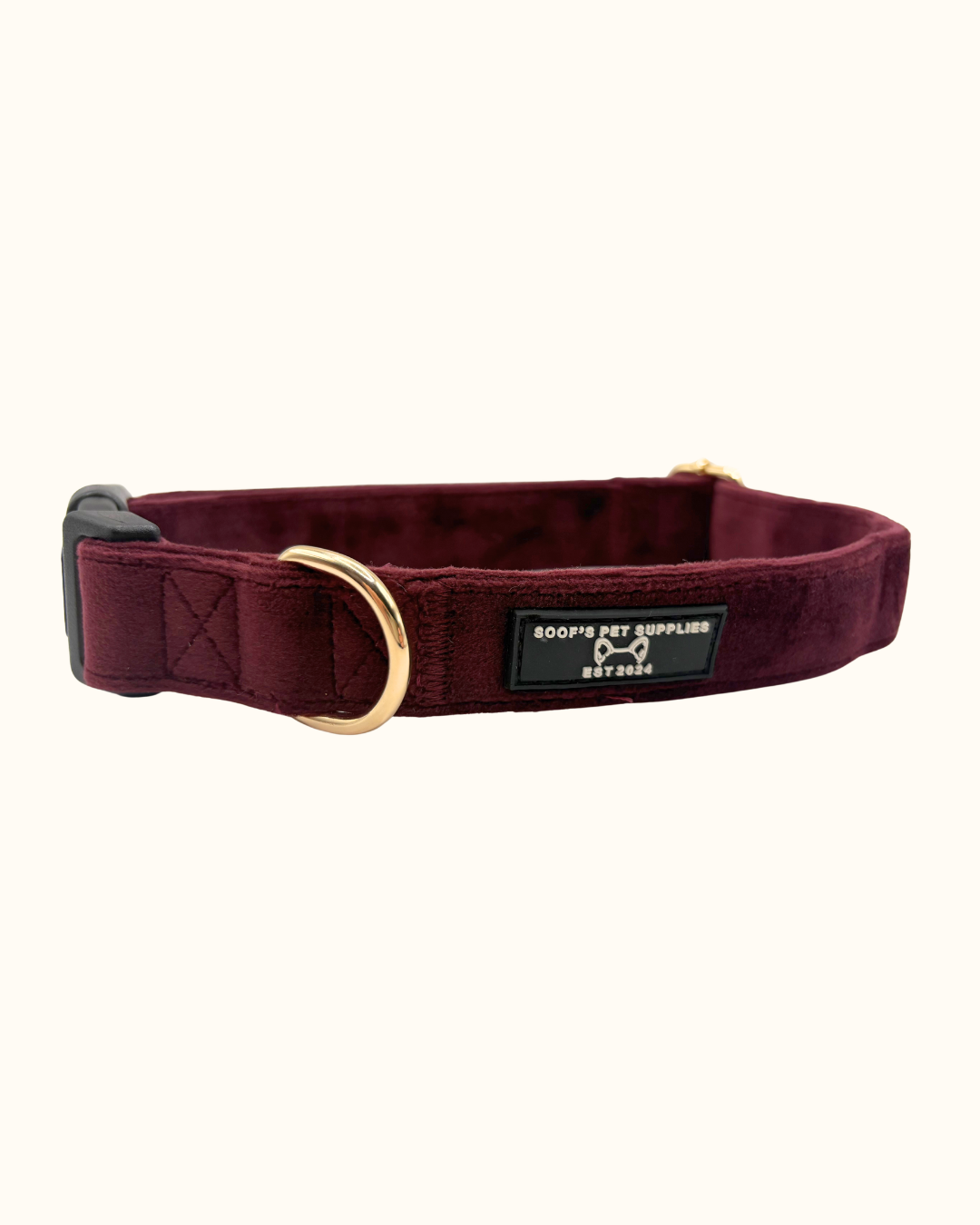 Bordeaux rode velvet hondenhalsband in merlot kleur met verstelbare sluiting