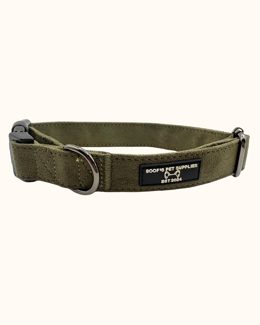Groen velvet halsband in moss kleur met verstelbare band
