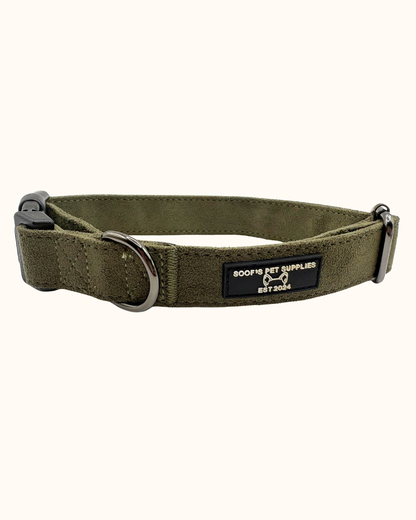 Groen velvet halsband in moss kleur met verstelbare band