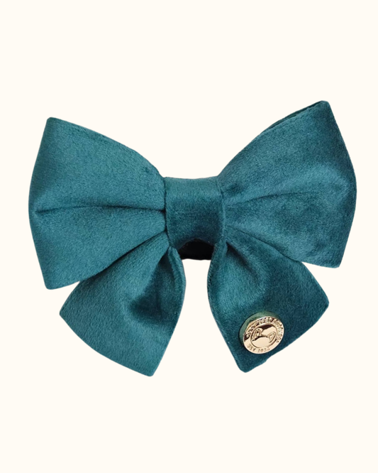 Hundeschleife Emerald Blue – Der letzte Schliff für jedes Outfit