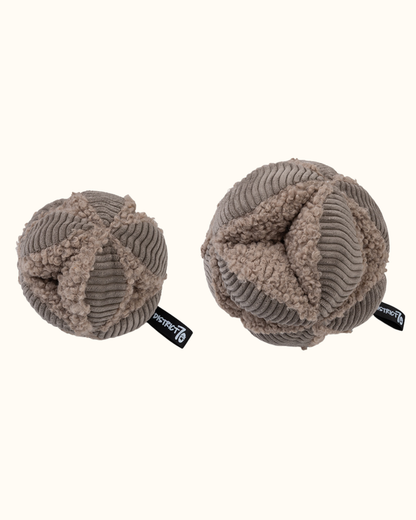 District 70 Snuffelbal BOBBY Taupe  – Speels, slim en stijlvol