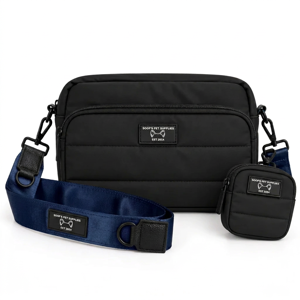 Detail van de crossbodytas van Soof’s Pet Supplies met een praktische opbergruimte voor een waterfles, ideaal om water mee te nemen tijdens wandelingen met je hond.