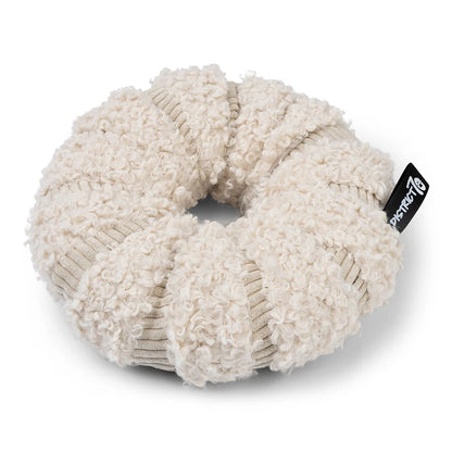District 70 Snuffelring Daisy Merengue  – Speels, slim en stijlvol