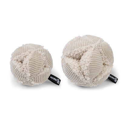 District 70 Snuffelbal BOBBY Merengue – Playful, smart and stylish
