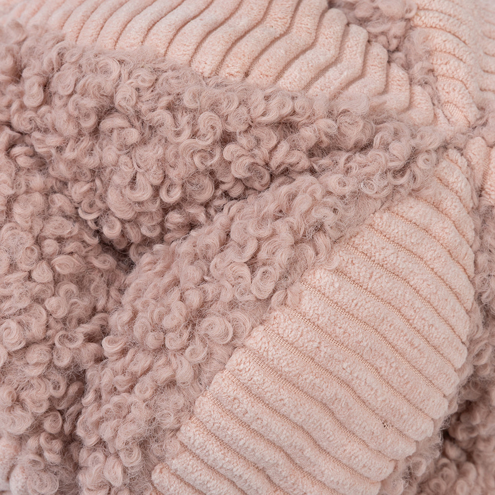 District 70 Snuffelbal BOBBY Pink – Playful, smart and stylish